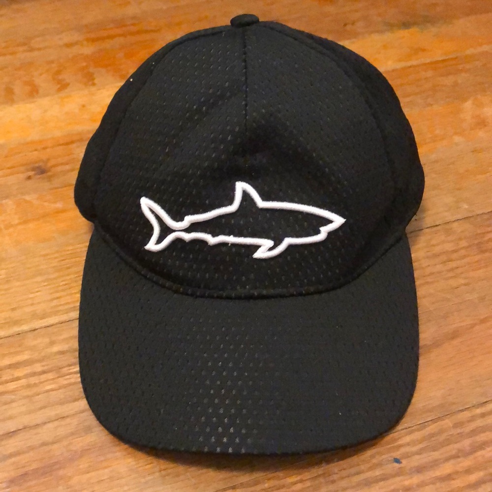 Black baseball cap with white embroidered shark
